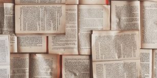 Livres ouverts les uns sur les autres