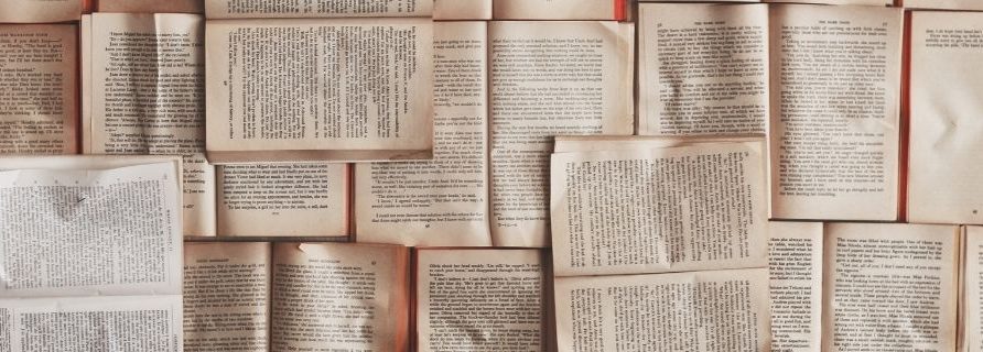 Livres ouverts les uns sur les autres