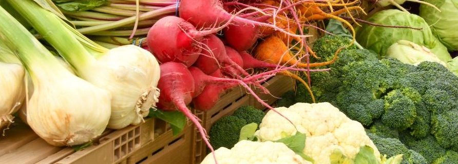 rayon fruits et legumes dans une épicerie